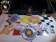 Polícia prende homem que escondia drogas no muro em Guaratinguetá