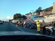 Colisão entre ônibus e carro deixa pessoas feridas na Via Dutra