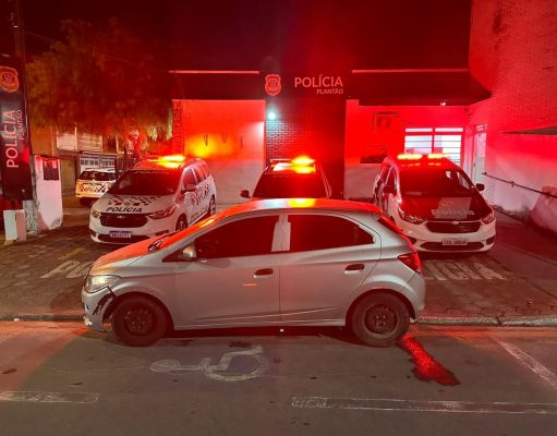 Casal é preso por roubo a veículo e retenção de vítima em Guaratinguetá