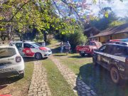 Carro suspenso por macaco hidráulico mata idoso em Cunha