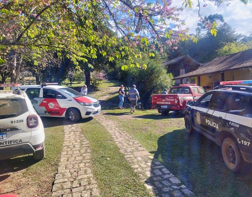 Carro suspenso por macaco hidráulico mata idoso em Cunha