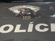 Homem é preso com arma em banheiro de apartamento em Guaratinguetá