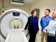 Carla Zambelli inaugura novo tomógrafo na Santa Casa de Guaratinguetá