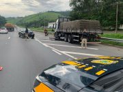 Carro bate em caminhão parado e deixa três mulheres feridas na via Dutra em Aparecida