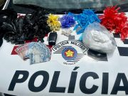 Homem é preso por tráfico após tentar fugir pelo telhado de residência em Guaratinguetá