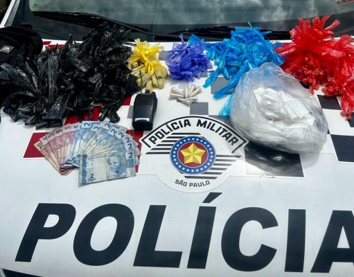 Homem é preso por tráfico após tentar fugir pelo telhado de residência em Guaratinguetá