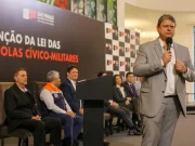 Tarcísio sanciona lei que cria escolas cívico-militares