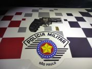 Adolescente é apreendido com arma de fogo em frente a bar em Guaratinguetá