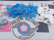 Adolescente é flagrado traficando drogas na quadra de esportes do Pedregulho