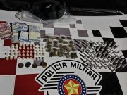 Polícia encontra drogas e dinheiro escondidos em terreno em Potim