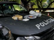 Tio e sobrinho são presos por tráfico de drogas em Aparecida