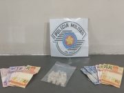 Homem é preso em flagrante vendendo drogas no Campo do Galvão em Guaratinguetá