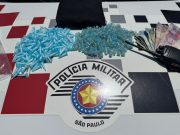 Homem é preso após jogar bolsa com drogas sobre o telhado de residência em Guaratinguetá