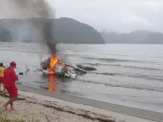 Avião com cinco ocupantes cai na faixa de areia em Ubatuba