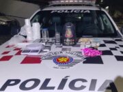 Dois são presos por tráfico de drogas e um deles era procurado por homicídio em Aparecida