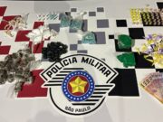 Dois são presos por tráfico de drogas no bairro Tamandaré e adolescente é apreendido na Vila Brasil