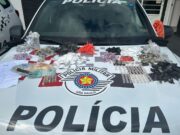 Homem é preso e adolescente apreendido por tráfico de drogas em Guaratinguetá