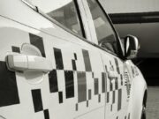 Homem é morto a tiros e criminoso foge de moto em Potim