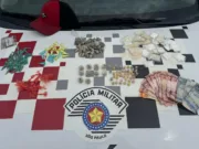 Homem é preso por tráfico de drogas na Quadra de Esportes em Guaratinguetá