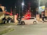 Acidente entre carro e moto deixa uma jovem e um homem ferido em Guaratinguetá