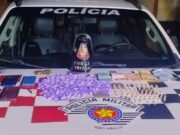 Dois homens e uma mulher são presos em flagrante por tráfico de drogas em Potim