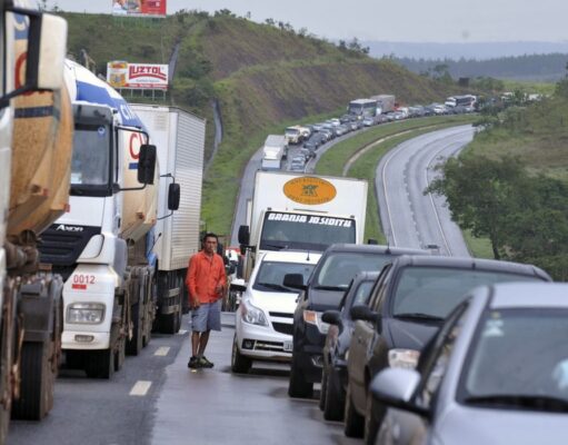 Via Dutra e Rio-Santos tem previsão de receber mais de 1.7 milhão de veículos durante o feriado prolongado