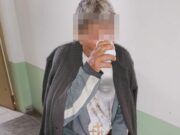 Homem passa mal no CRAS e funcionária faz chá e o aquece com seu próprio agasalho em Guaratinguetá