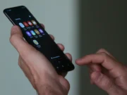 Pesquisa mostra avanço em salas de aula com proibição de celulares