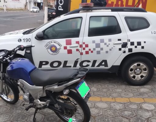 Motociclista sem habilitação é detido por direção perigosa em Guaratinguetá