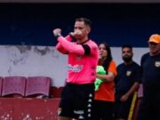 Mulher é presa por suspeita de racismo em jogo de futebol em Guaratinguetá