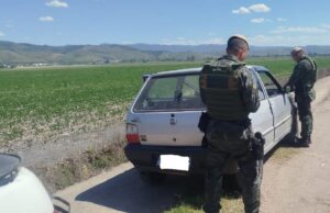 Carro roubado em Aparecida é localizado em estrada de Roseira