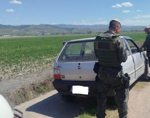 Carro roubado em Aparecida é localizado em estrada de Roseira