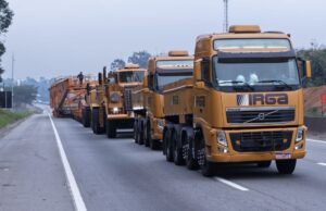 Transporte de carga especial inicia deslocamento na noite desta terça-feira na Via Dutra