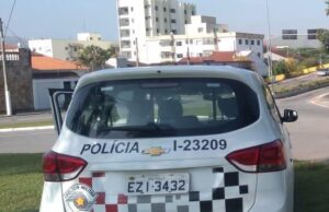 Drogaria é roubada na Vila Paraíba e bandidos abandonam carro batido em frente ao Shopping em Guaratinguetá