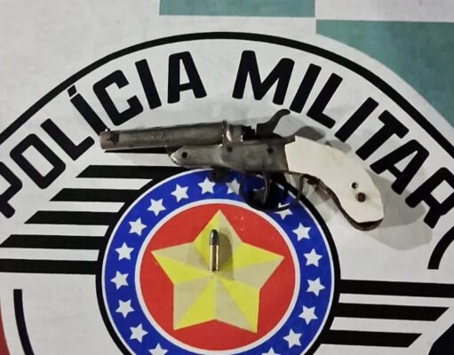 Jovem é preso com arma em praça de Guaratinguetá