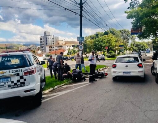 Motociclista não obedece ordem de parada e atropela Policial em Guaratinguetá