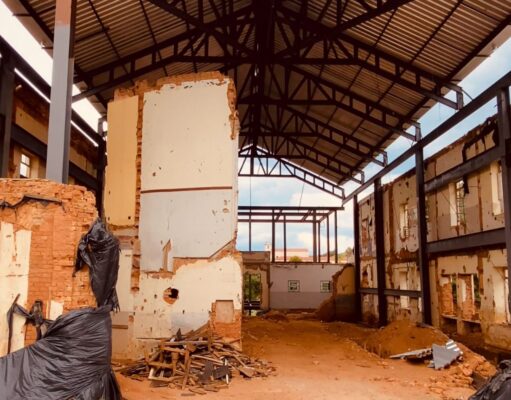 Obras do Teatro Municipal Carlos Gomes seguem paralisadas e sem previsão de retomada