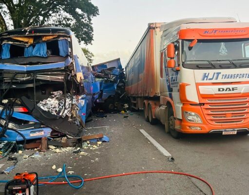 Engavetamento deixa um motorista morto e mais de 40 feridos na via Dutra em Taubaté