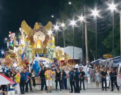 Prefeitura investe R$600 mil nas Escolas de Samba no Carnaval, mas abandona a cidade no Natal