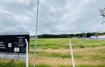 População cobra conclusão da revitalização do campo na Quadra do Pedregulho