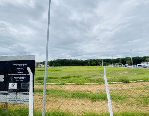 População cobra conclusão da revitalização do campo na Quadra do Pedregulho