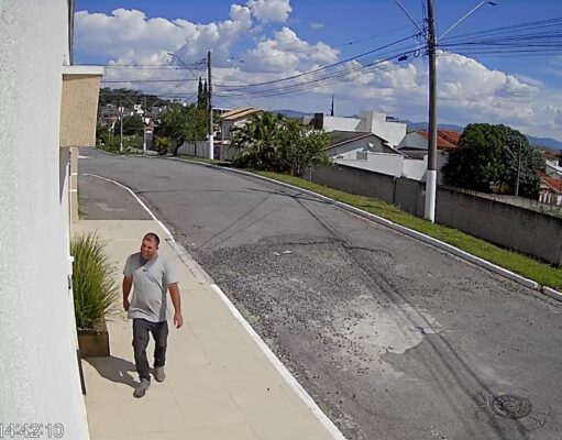 Câmeras de segurança flagram suspeito de furto de encomendas no Jardim Bela Vista II