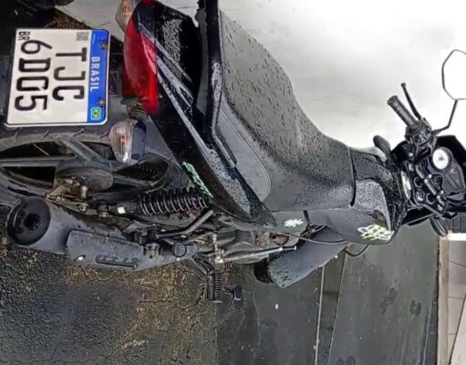 Casal é preso com moto furtada durante patrulhamento no centro de Guaratinguetá