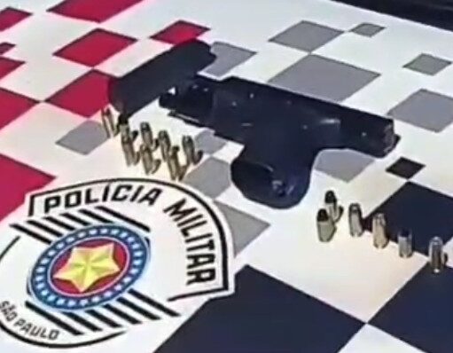 Passageiro de moto-táxi é preso com arma de fogo em Potim