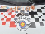 Polícia Militar estoura ponto de tráfico, apreende arma e prende criminoso em Lorena