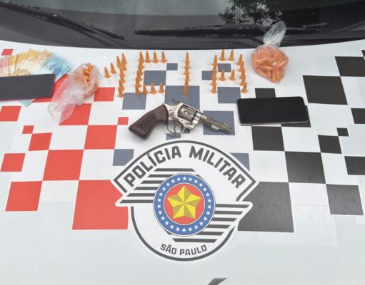 Polícia Militar estoura ponto de tráfico, apreende arma e prende criminoso em Lorena