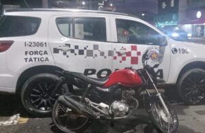 Perseguição termina com prisão de homem armado e recuperação de moto furtada