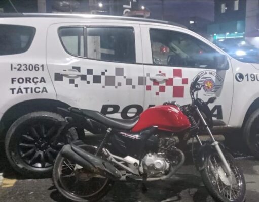 Perseguição termina com prisão de homem armado e recuperação de moto furtada