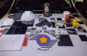 Operação policial acaba com ponto de tráfico e prende grupo armado em Potim