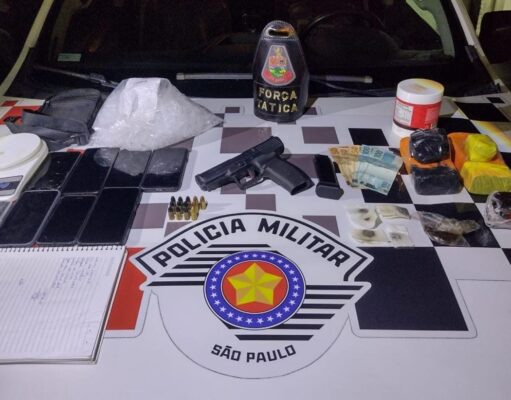 Operação policial acaba com ponto de tráfico e prende grupo armado em Potim